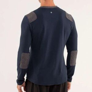 Lululemon Men’s Sprint Long Sleeve Shirt Navy Blue with Gray Elbow Patches Sz. M